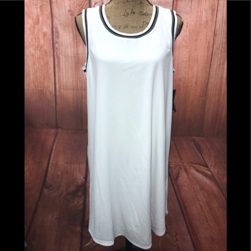🆕Abs Allen Schwartz  bright white t shirt dress